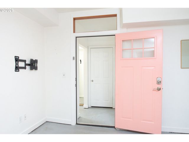 6204 Ne WILLOW St, Portland, OR 97213