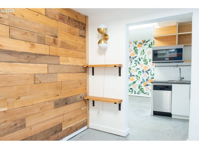 6204 Ne WILLOW St, Portland, OR 97213
