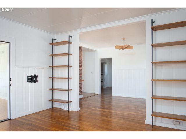 6204 Ne WILLOW St, Portland, OR 97213