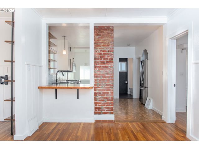 6204 Ne WILLOW St, Portland, OR 97213