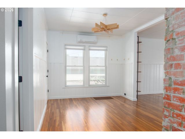 6204 Ne WILLOW St, Portland, OR 97213