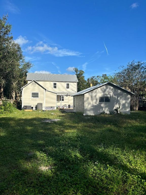 Image 4 of property listing at 306 MURRAY STREET, New Smyrna Beach, FL 32168