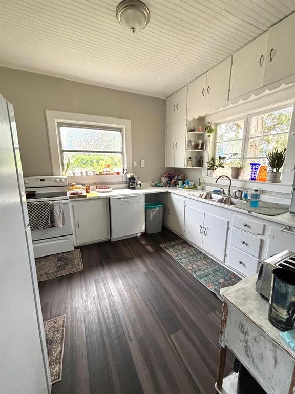 Image 7 of property listing at 306 MURRAY STREET, New Smyrna Beach, FL 32168