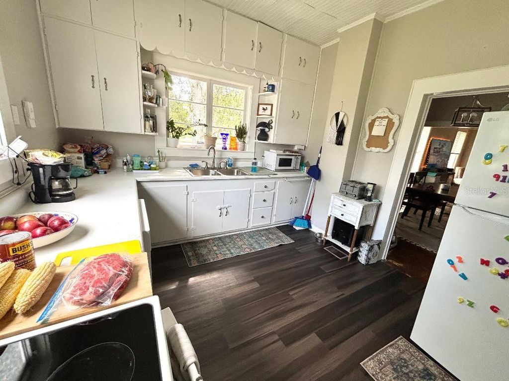 Image 9 of property listing at 306 MURRAY STREET, New Smyrna Beach, FL 32168