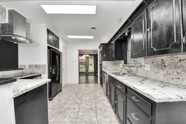 5001 Glenhaven Drive, Baytown, TX 77521