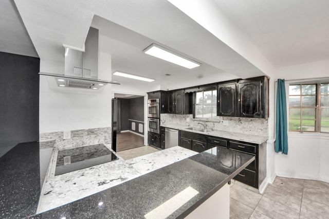 5001 Glenhaven Drive, Baytown, TX 77521