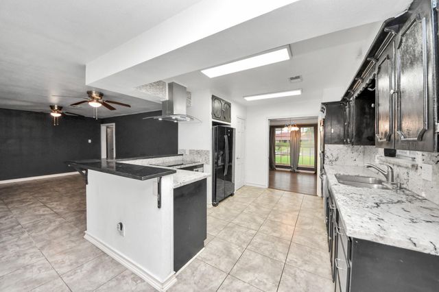 5001 Glenhaven Drive, Baytown, TX 77521
