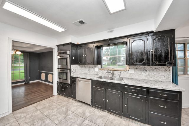 5001 Glenhaven Drive, Baytown, TX 77521