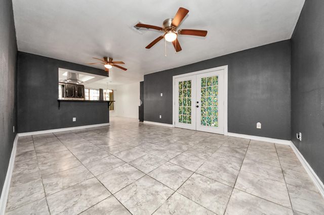 5001 Glenhaven Drive, Baytown, TX 77521