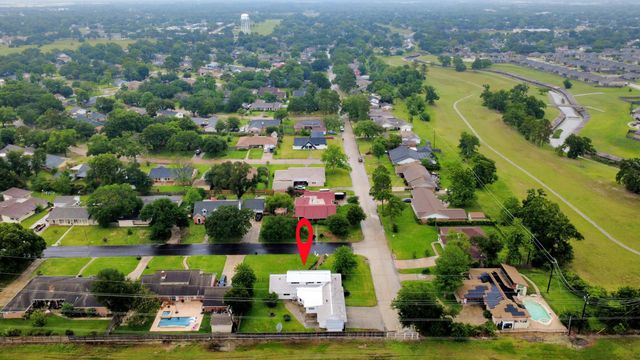 5001 Glenhaven Drive, Baytown, TX 77521