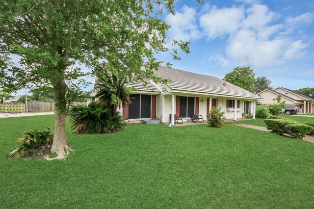 5001 Glenhaven Drive, Baytown, TX 77521