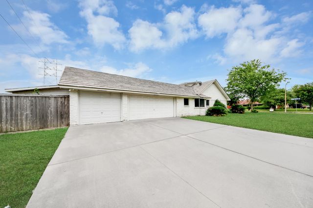 5001 Glenhaven Drive, Baytown, TX 77521