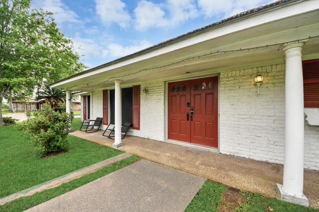 5001 Glenhaven Drive, Baytown, TX 77521