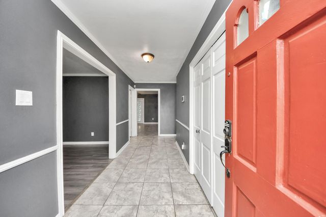 5001 Glenhaven Drive, Baytown, TX 77521