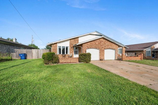 3129 S Pinecrest St, Wichita, KS 67210