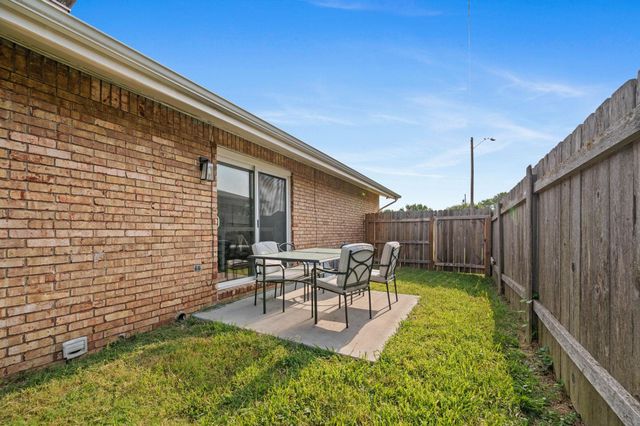 3129 S Pinecrest St, Wichita, KS 67210
