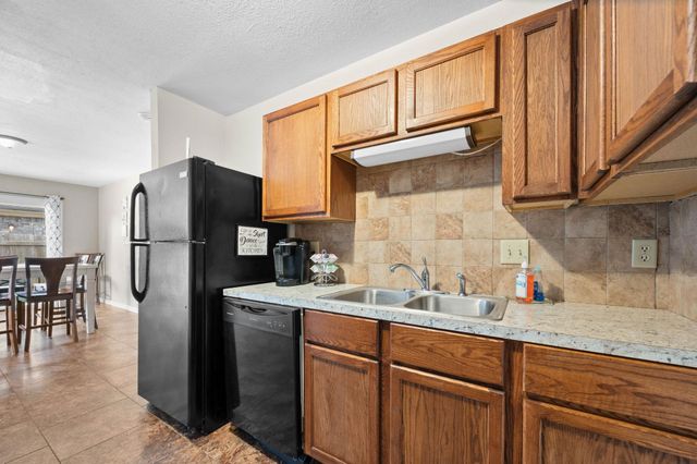 3129 S Pinecrest St, Wichita, KS 67210