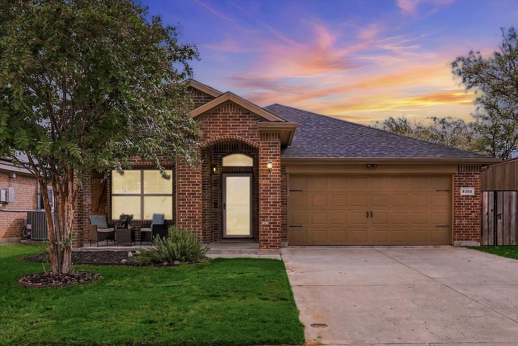 8200 Spotted Doe Drive, Fort Worth, TX 76179 — exterior