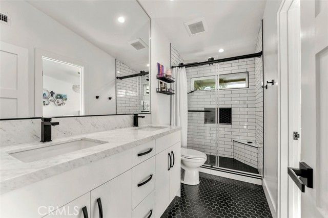 2111 Vista Entrada, Newport Beach, CA 92660