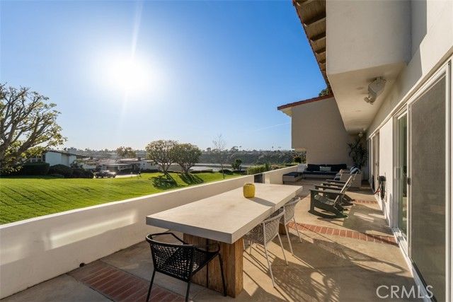 2111 Vista Entrada, Newport Beach, CA 92660