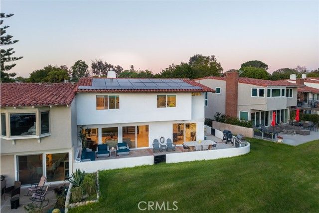 2111 Vista Entrada, Newport Beach, CA 92660