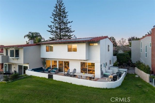2111 Vista Entrada, Newport Beach, CA 92660