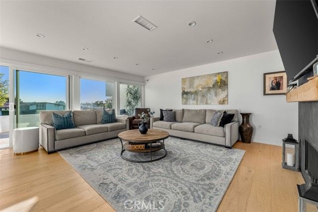 2111 Vista Entrada, Newport Beach, CA 92660