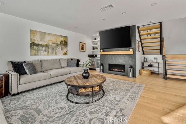 2111 Vista Entrada, Newport Beach, CA 92660