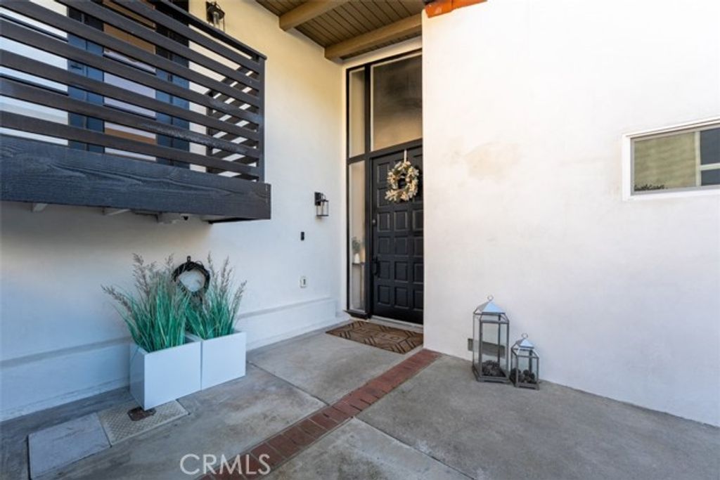 2111 Vista Entrada, Newport Beach, CA 92660