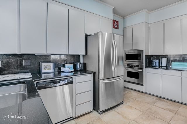 5715 S Lakeshore Drive, Shreveport, LA 71119