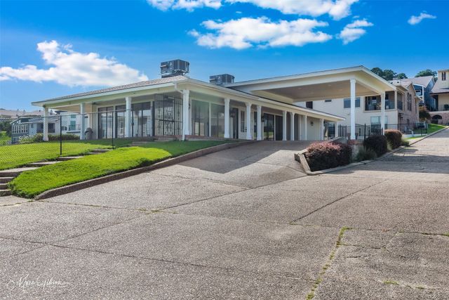 5715 S Lakeshore Drive, Shreveport, LA 71119