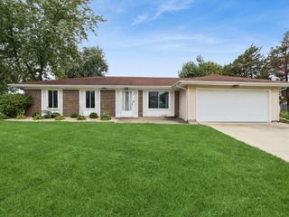 154 Stonehurst Drive, Elgin, IL 60120