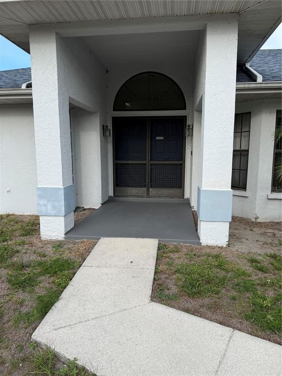 Image 2 of property listing at 4675 32ND COURT E, Bradenton, FL 34203