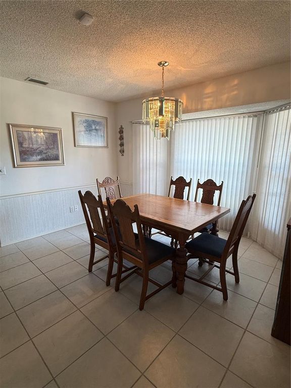 Image 12 of property listing at 4675 32ND COURT E, Bradenton, FL 34203