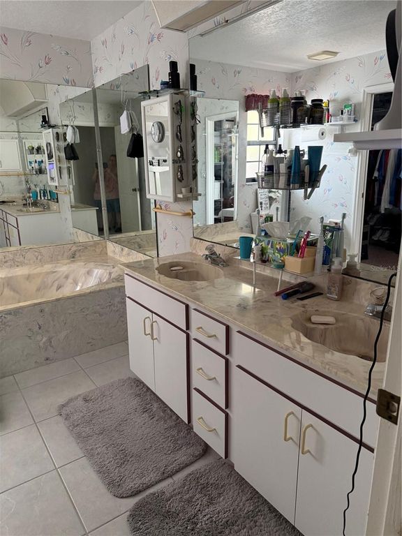 Image 32 of property listing at 4675 32ND COURT E, Bradenton, FL 34203