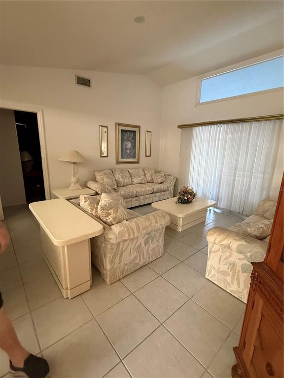 Image 7 of property listing at 4675 32ND COURT E, Bradenton, FL 34203