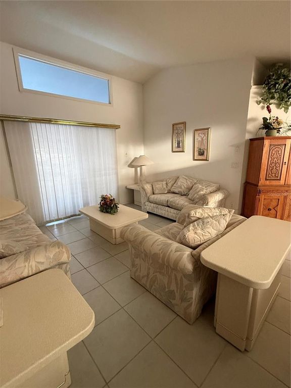 Image 8 of property listing at 4675 32ND COURT E, Bradenton, FL 34203