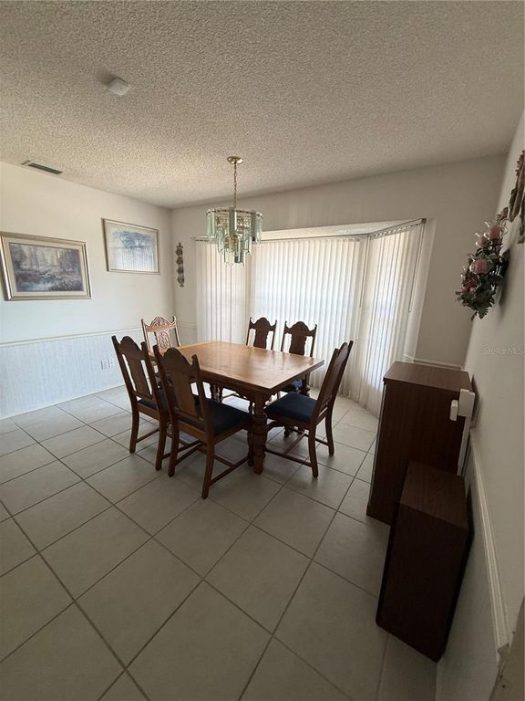 Image 10 of property listing at 4675 32ND COURT E, Bradenton, FL 34203