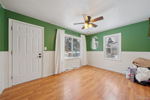 2266 Newberry Road, Waterford Charter Township, MI 48329