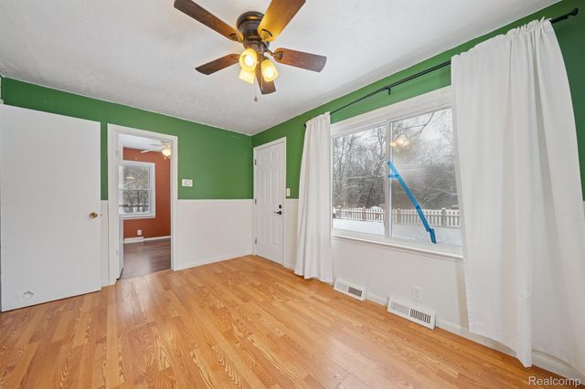 2266 Newberry Road, Waterford Charter Township, MI 48329