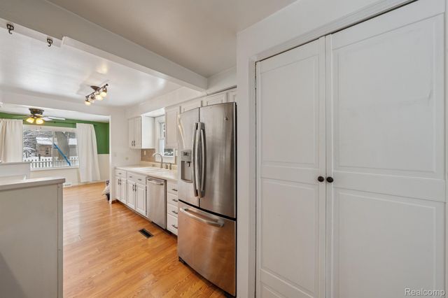 2266 Newberry Road, Waterford Charter Township, MI 48329