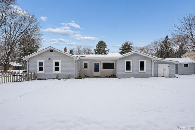 2266 Newberry Road, Waterford Charter Township, MI 48329