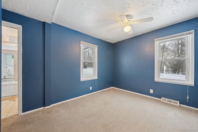 2266 Newberry Road, Waterford Charter Township, MI 48329