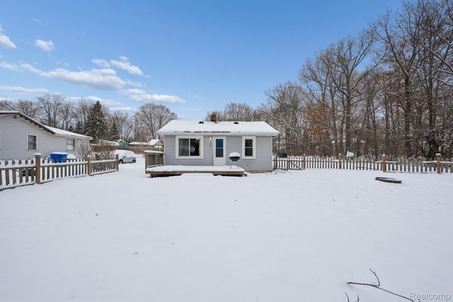 2266 Newberry Road, Waterford Charter Township, MI 48329