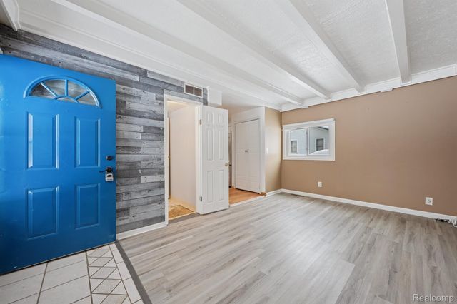 2266 Newberry Road, Waterford Charter Township, MI 48329