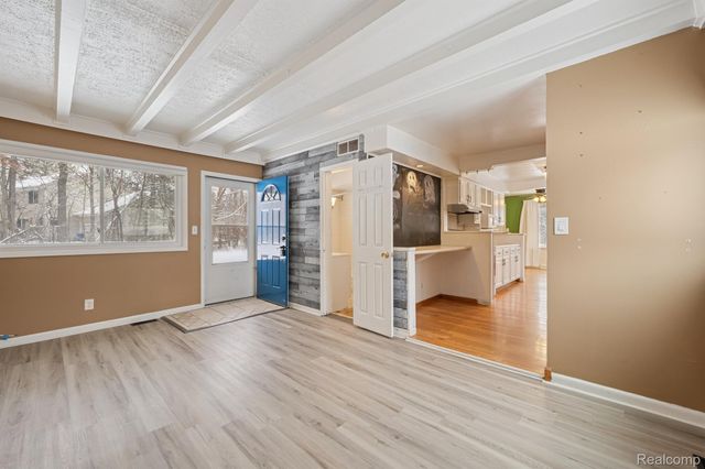 2266 Newberry Road, Waterford Charter Township, MI 48329