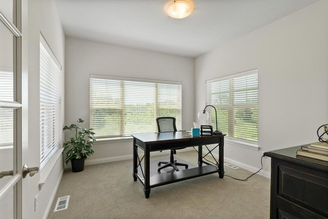 424 Standing Stone DRIVE #9-17, Waukesha, WI 53189