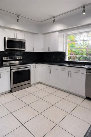 2110 NE 198th Ter, Miami, FL 33179