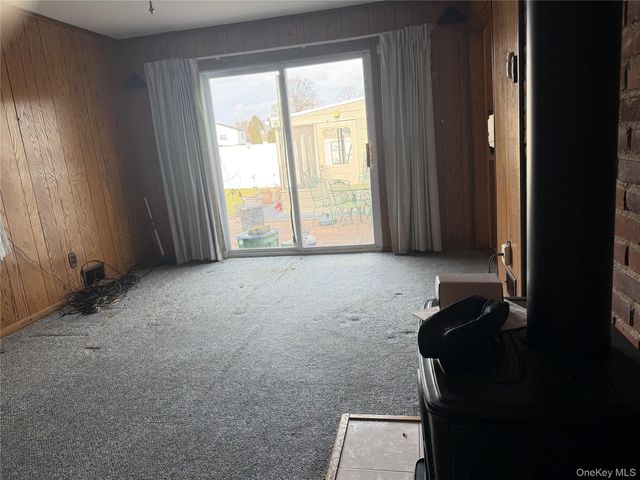 318 W 21st Street, Deer Park, NY 11729