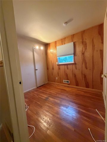 318 W 21st Street, Deer Park, NY 11729